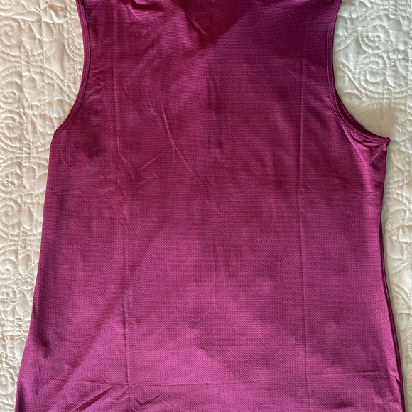 Adidas sleeveless golf shirt. - Picture 2 of 5